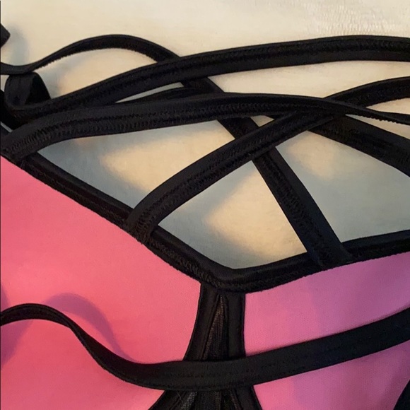 Pink Victoria secret bra - Picture 5 of 5